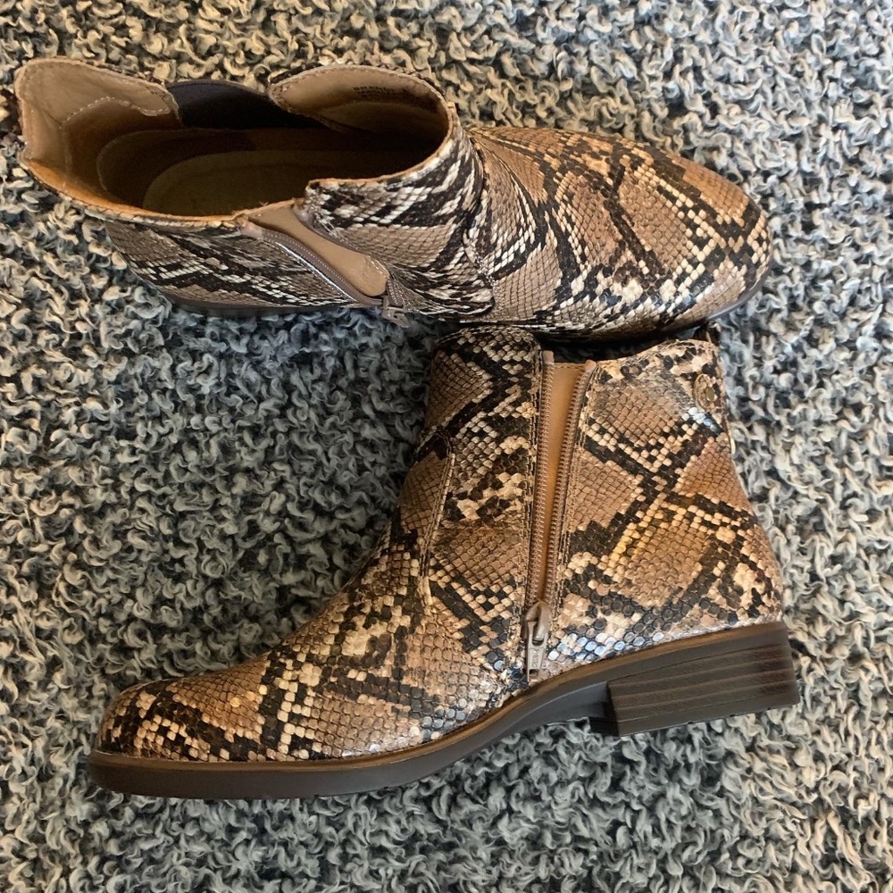 New without box, Kim Rogers snakeskin rain boots